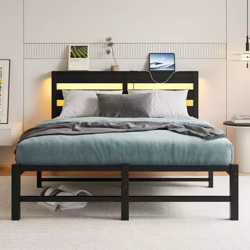 Struttura Letto a Piattaforma Matrimoniale in Metallo con Testiera RGB, Prese Elettriche e Ripiano Portaoggetti, 1 Persona