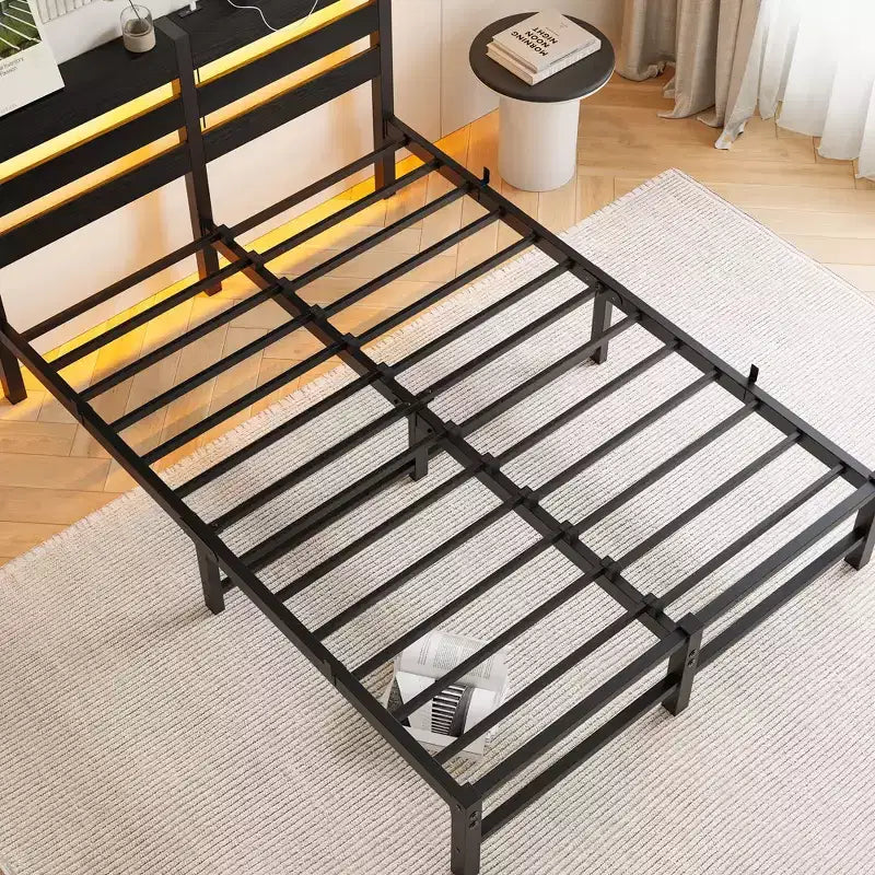 Struttura Letto a Piattaforma Matrimoniale in Metallo con Testiera RGB, Prese Elettriche e Ripiano Portaoggetti, 1 Persona