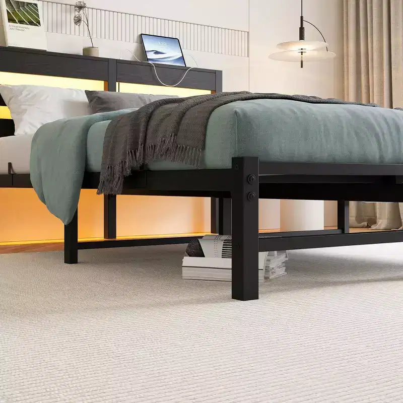 Struttura Letto a Piattaforma Matrimoniale in Metallo con Testiera RGB, Prese Elettriche e Ripiano Portaoggetti, 1 Persona