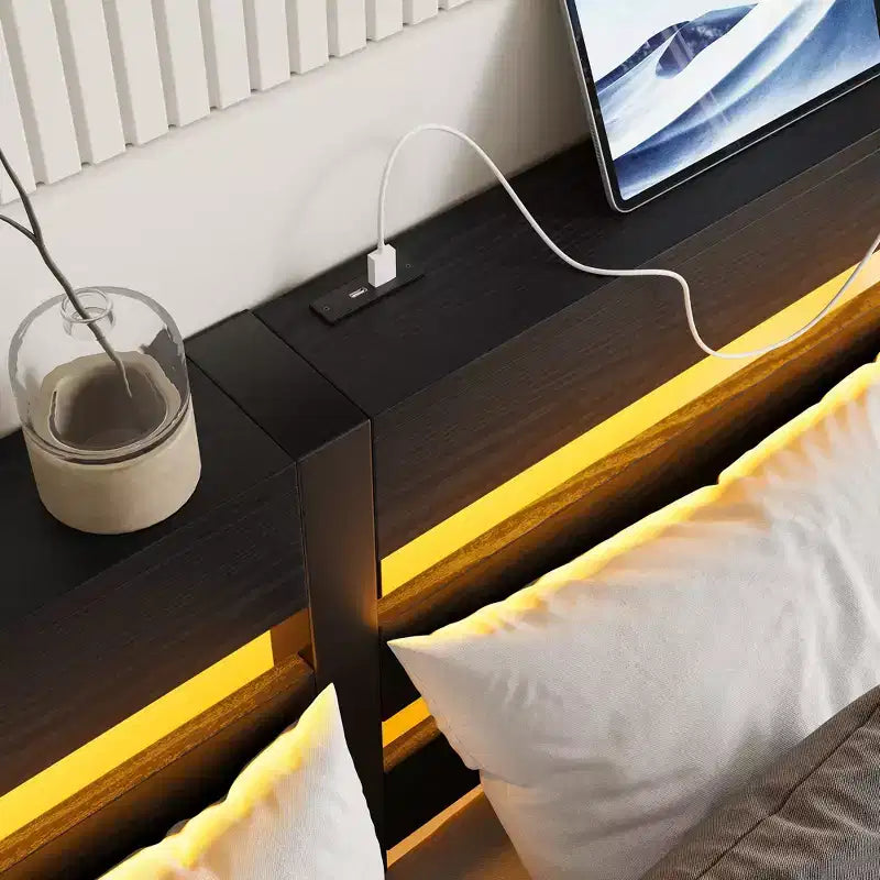 Struttura Letto a Piattaforma Matrimoniale in Metallo con Testiera RGB, Prese Elettriche e Ripiano Portaoggetti, 1 Persona