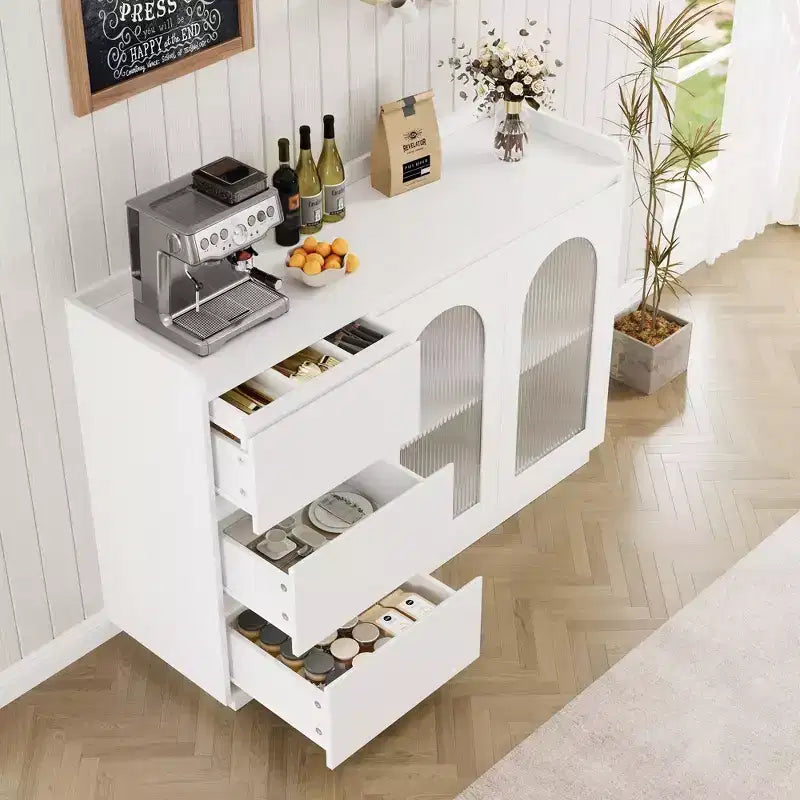 Coolmee Mobile Credenza da 48 Pollici, Mobile Contenitore Moderno con 3 Cassetti, Madia Illuminata con Ante in Vetro, Mobile Bar per Cucina, Sala da Pranzo