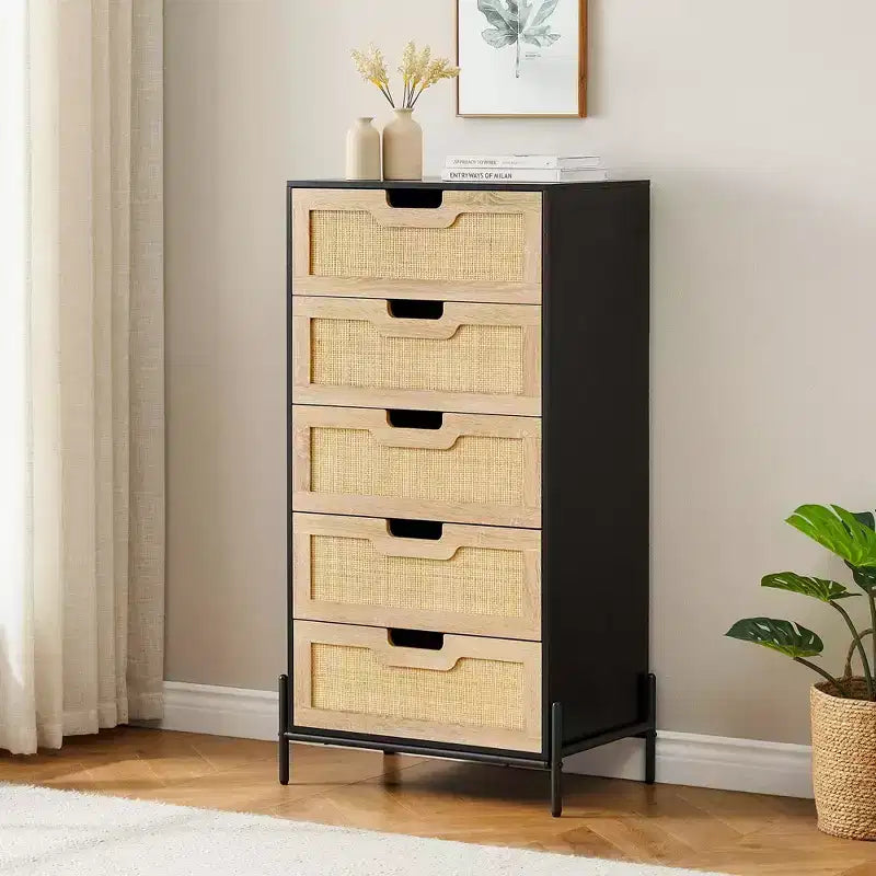 Comodino a 5 cassetti in rattan con gambe, colore nero e rovere / rovere – Utente singolo